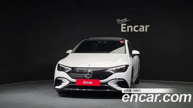 Mercedes-Benz EQE 2023 — Photo 16/35