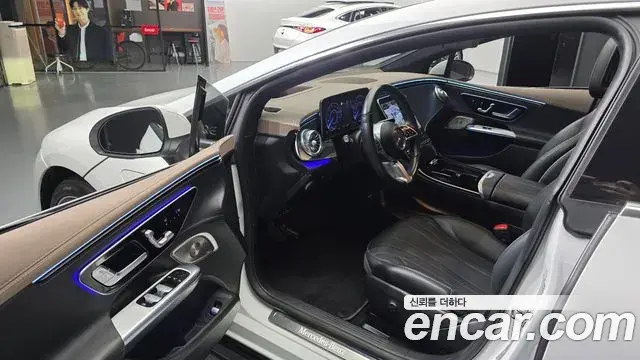 Mercedes-Benz EQE 2023 — Photo 6/35