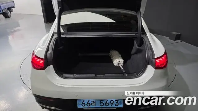 Mercedes-Benz EQE 2023 — Photo 10/35