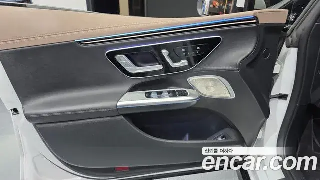 Mercedes-Benz EQE 2023 — Photo 20/35