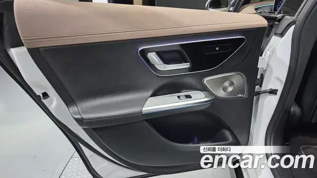 Mercedes-Benz EQE 2023 — Photo 23/35