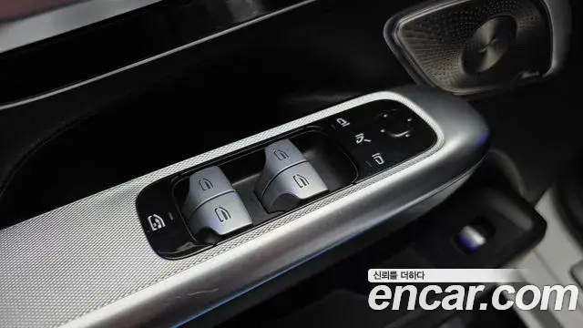 Mercedes-Benz EQE 2023 — Photo 32/35