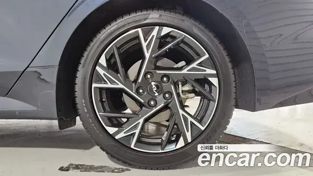Kia K5 2024 — Şəkil 33/34