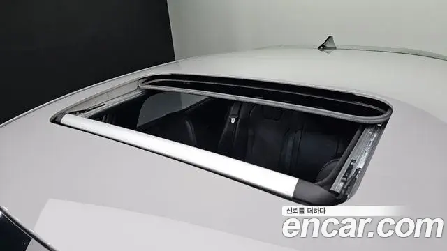 Hyundai The New Avante Hybrid 2021 — Photo 17/33
