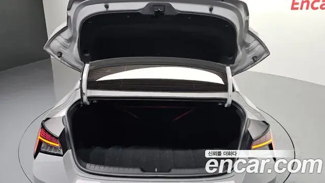 Hyundai The New Avante Hybrid 2021 — Photo 9/33