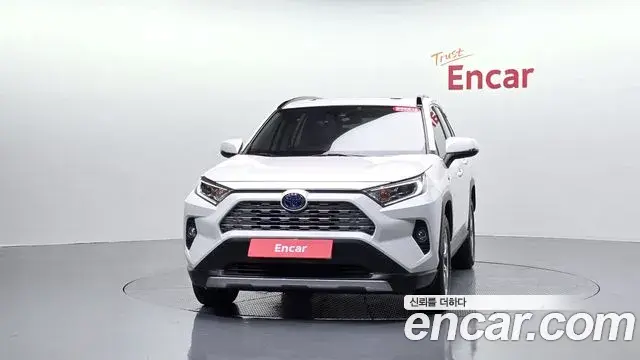 Toyota RAV4 2021 — Photo 11/34