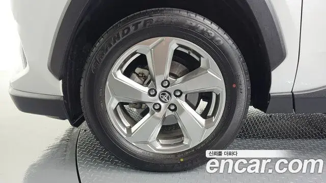 Toyota RAV4 2021 — Photo 26/34