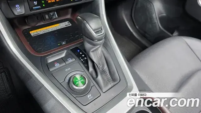 Toyota RAV4 2021 — Photo 15/34