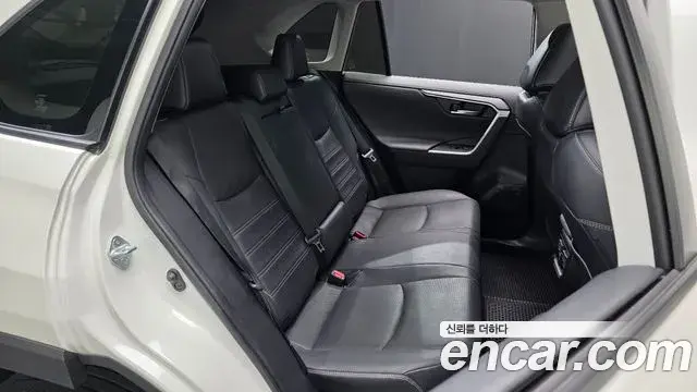 Toyota RAV4 2021 — Photo 17/34