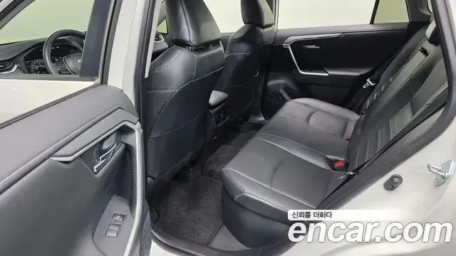 Toyota RAV4 2021 — Photo 33/34