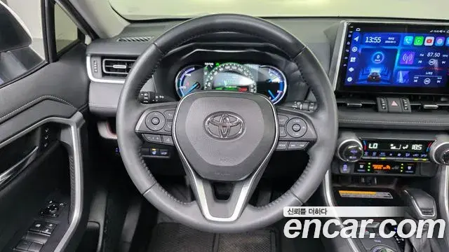 Toyota RAV4 2021 — Photo 3/34