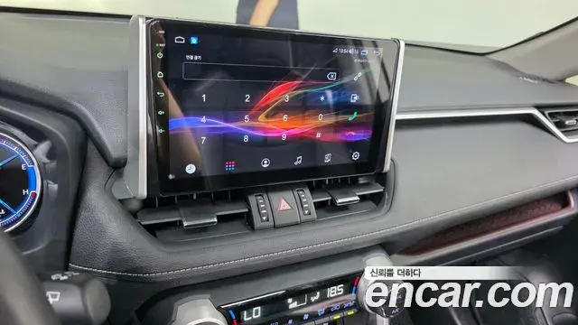 Toyota RAV4 2021 — Photo 9/34