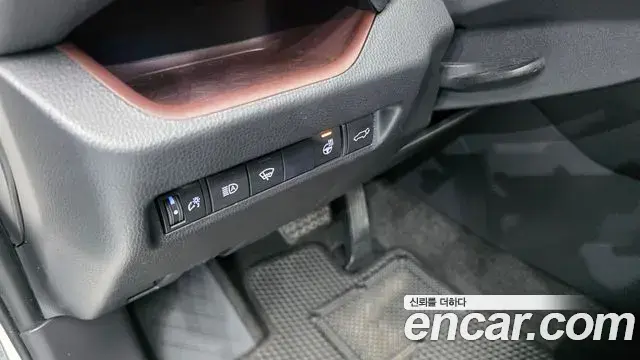 Toyota RAV4 2021 — Photo 28/34