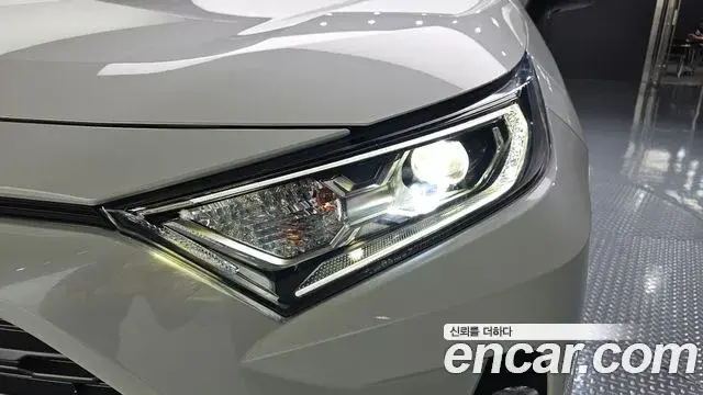 Toyota RAV4 2021 — Photo 29/34