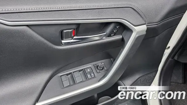 Toyota RAV4 2021 — Photo 27/34