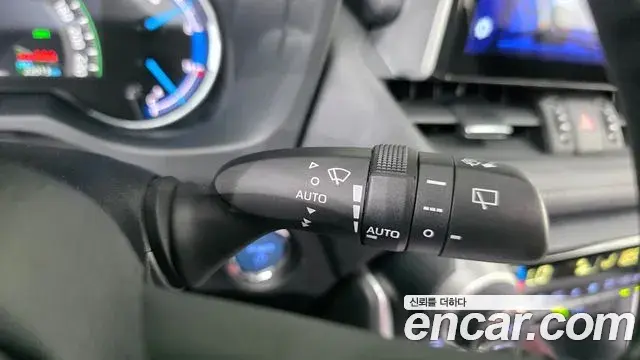 Toyota RAV4 2021 — Photo 6/34