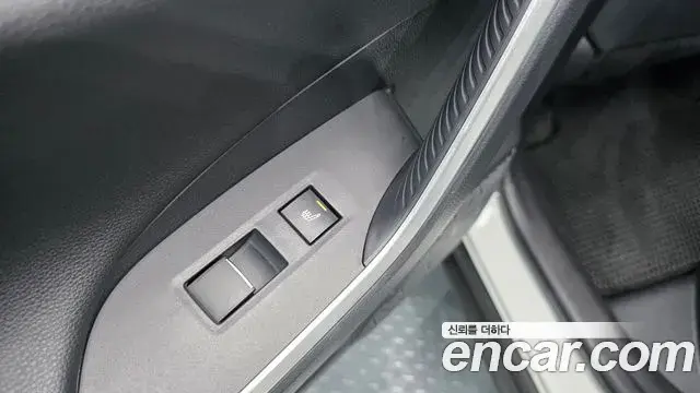 Toyota RAV4 2021 — Photo 32/34