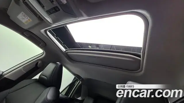 Toyota RAV4 2021 — Photo 14/34