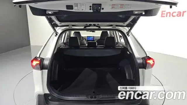 Toyota RAV4 2021 — Photo 10/34