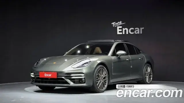 Porsche Panamera 2022 — ფოტო 30/39