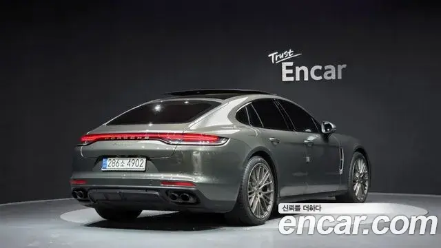 Porsche Panamera 2022 — ფოტო 36/39