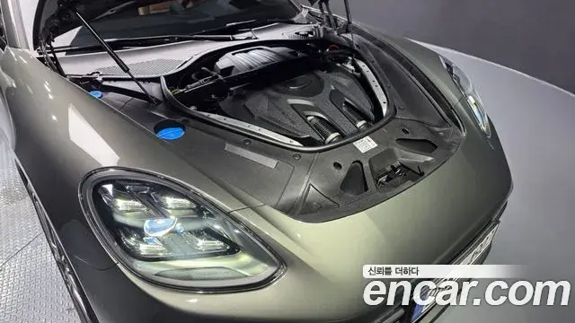 Porsche Panamera 2022 — ფოტო 29/39