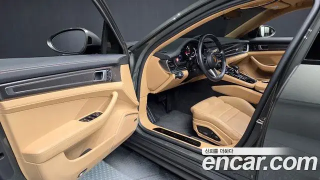 Porsche Panamera 2022 — ფოტო 23/39