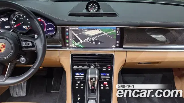 Porsche Panamera 2022 — ფოტო 22/39