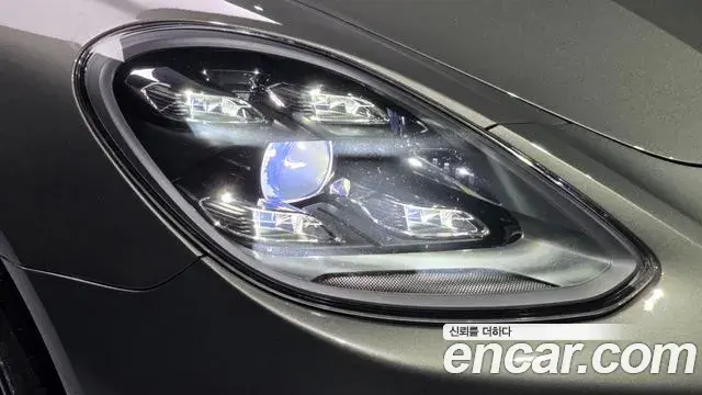 Porsche Panamera 2022 — ფოტო 34/39