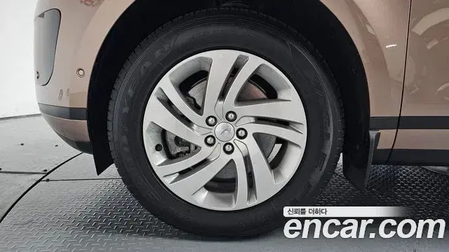 Land Rover Range Rover Evoque 2025 — Photo 35/37
