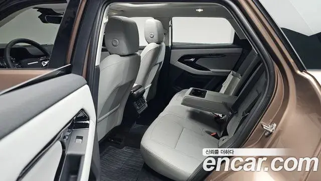 Land Rover Range Rover Evoque 2025 — Photo 30/37