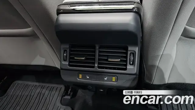 Land Rover Range Rover Evoque 2025 — Photo 27/37