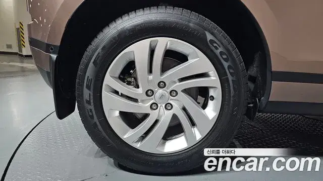 Land Rover Range Rover Evoque 2025 — Photo 33/37