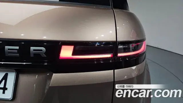 Land Rover Range Rover Evoque 2025 — Photo 16/37