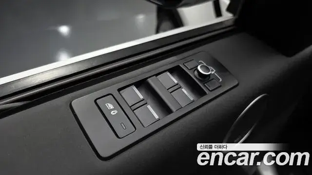 Land Rover Discovery 5 2021 — Şəkil 10/38