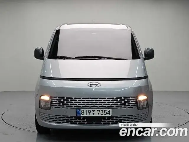 Hyundai Staria 2022 — Фото 1/20