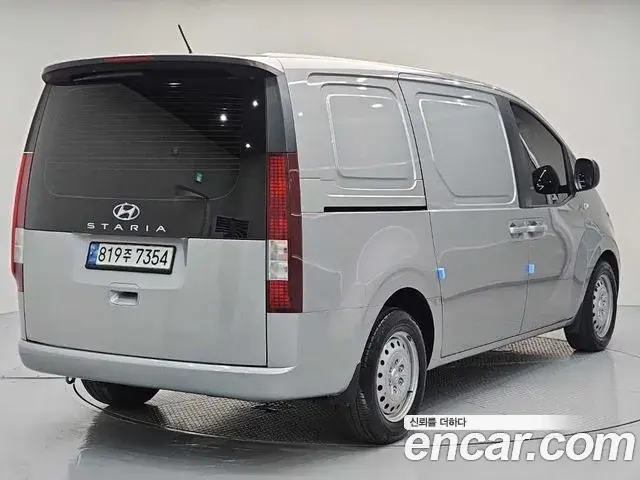 Hyundai Staria 2022 — Фото 3/20
