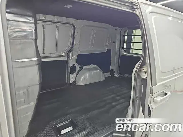 Hyundai Staria 2022 — Фото 11/20