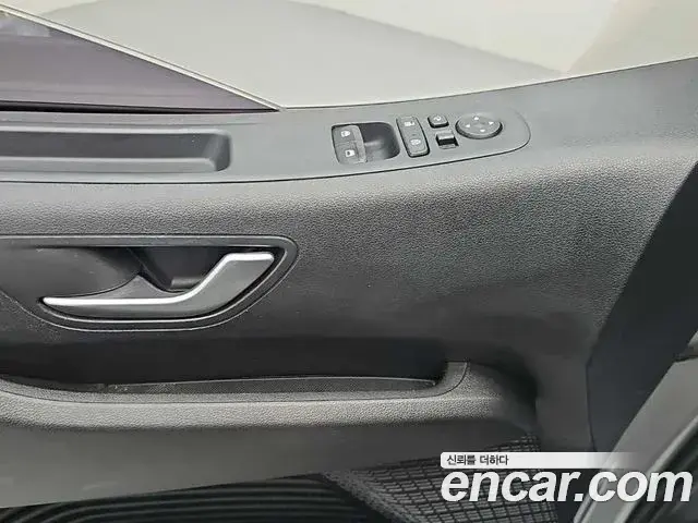 Hyundai Staria 2022 — Фото 12/20