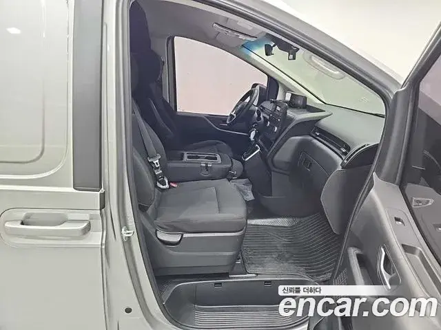 Hyundai Staria 2022 — Фото 18/20