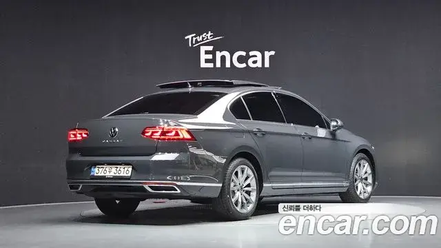 Volkswagen Passat GT 2021 — ფოტო 23/32