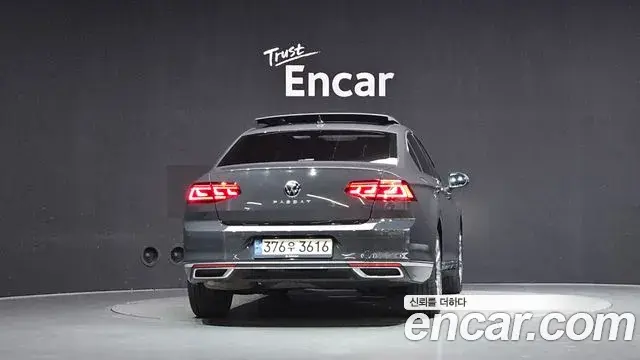 Volkswagen Passat GT 2021 — ფოტო 1/32