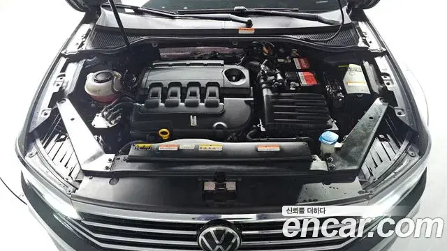 Volkswagen Passat GT 2021 — ფოტო 28/32