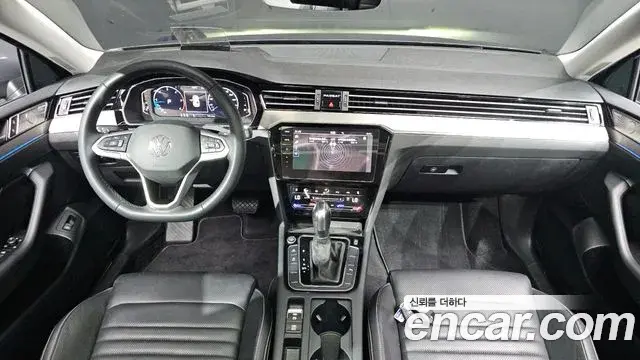 Volkswagen Passat GT 2021 — ფოტო 29/32