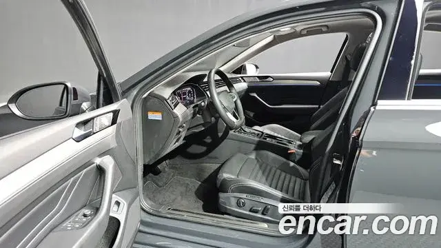 Volkswagen Passat GT 2021 — ფოტო 5/32