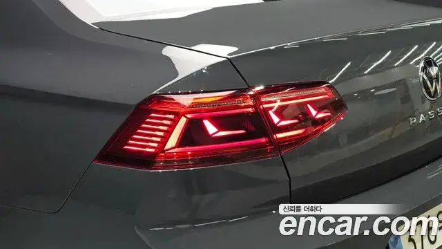 Volkswagen Passat GT 2021 — ფოტო 25/32