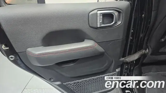 Jeep Wrangler 2020 — Photo 19/32