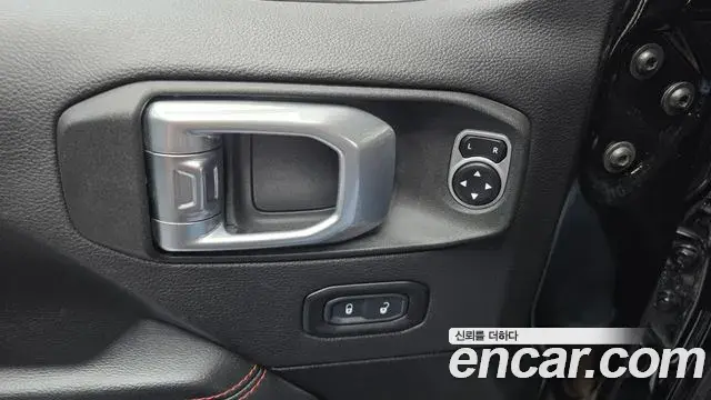 Jeep Wrangler 2020 — Photo 25/32