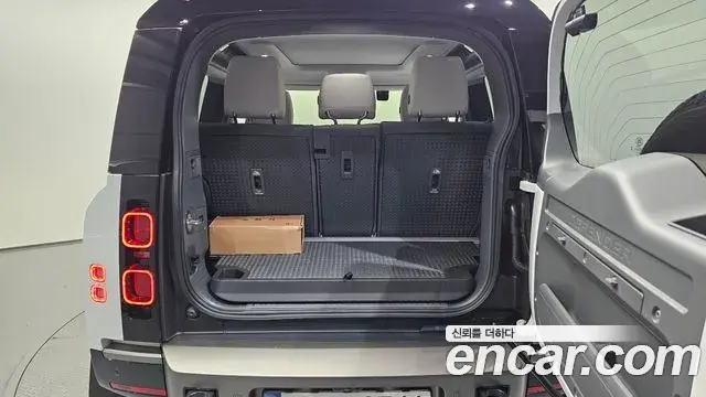 Land Rover Defender 2024 — Фото 10/20