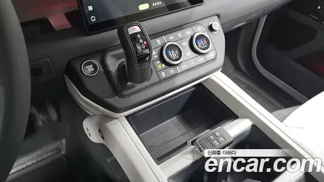 Land Rover Defender 2024 — Фото 13/20